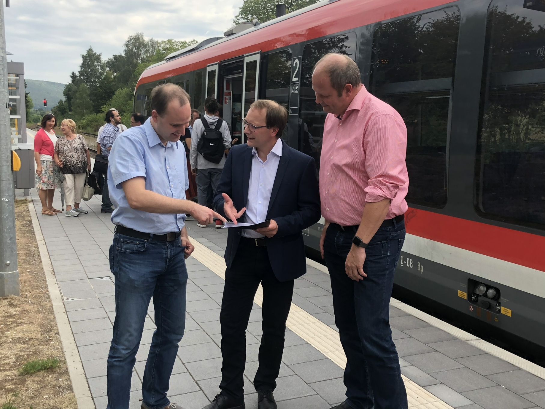 Bezirkstagskandidat Markus Krebs, MdB Karsten Klein und Landtagskandidat Frank Zimmermann